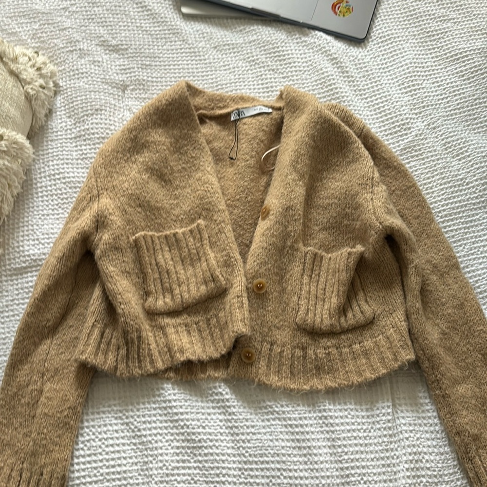 Zara Women’s Soft Cropped Sweater
